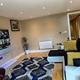 Charming 2-bed Apartment in Kingston Upon Thames
