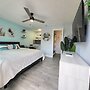 Barefoot Mailman Inn & Suites