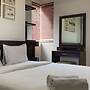 Comfort And Minimalist 2Br At Maple Park Sunter Apartment