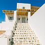 Coral Villa With 4 Bedrooms in Paros