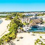 Radisson Blu Azuri Resort & Spa