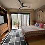 Deluxe Studio Direct Exit to the Pool