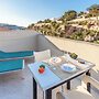 Pool and Sea, Penthouse Merill Apart 7