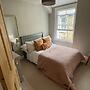 Luxuriously Designed 3 Bedroom Apartment in Clapham