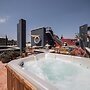 Rooftop Jacuzzi! Country-style 4 Bedroom Cottage