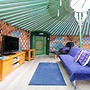 Green Yurt With Hot Tub - Sleeps 3, Parking & Wifi