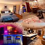 Luxury Group Celebration House With Hot Tub & Bar!