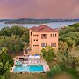 Hudson by Avantstay Magnificent Home w/ Beautiful Views, Multiple Livi