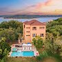 Hudson by Avantstay Magnificent Home w/ Beautiful Views, Multiple Livi