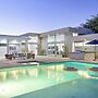 Polo Villa 9 by Avantstay Backyard w/ Putting Green, Pool & Spa 5 BDR 