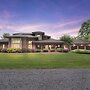 Extraordinary Lake Front Home With Boat Dock , Private Deck And Fire P