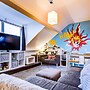 Entire Artistic Open-plan Top Floor Apartment
