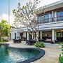 Villa For Big Family Stay 10 Bedroom in Bali Seminyak