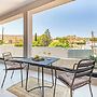 Sanders River Plaza - Cool 2 Bedroom Apartment With Balcony