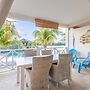 Beautiful condo with sea view