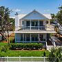 Magnolia Charms by Avantstay 2 Mins TO Beach Pet Friendly, BBQ & Balco