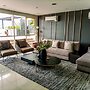 Cozy Studio Room At Barsa City Apartment