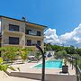 Pool And Garden Apartment Happy Sound