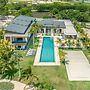 Luxurious Villa w Maid Pool Jacuzzi at Capcana