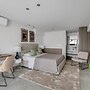 Sanders Crystal - Petite 2-bdr Apt w Terrace