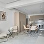 Sanders Crystal - Humble 1-bdr Apt w Balcony
