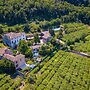 Villa Faccioli Deodara With Shared Pool