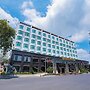 Van Phat Riverside Hotel
