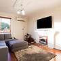 Comfortable 2 Bedroom Home in Trendy Victoria Park