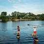 Swarm - 3 Waterlodges Naast Elkaar in Friesland