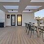 Sanders Crystal 2 - Dreamy 3-bdr. Apt. With Shared Rooftop