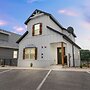 Escape Peak 5 Bedroom Home by RedAwning