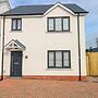 Lunaroxx, 6 Meadow Gardens, Kilgetty