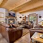 2028 - Whiskey Mountain Lodge 3 Bedroom Home by Redawning