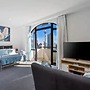 Stunning Sky Tower View Studio Pool And Gym!