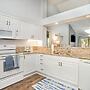 14d Richmond Park - Gorgeously Remodeled 3 Bed, 3 Bath Villa 3 Bedroom