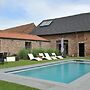 Countryside Cottage With Shared Pool