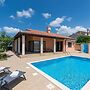 Lovely Holiday Home With Pool,covered Terrace and Outdoor Kitchen