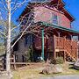 Gatlinburg Enchantment - 3br - 3ba Sleeps 10! 3 Bedroom Cabin