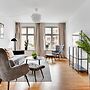 Sanders Constantin - Chic 2-bdr Apt With Balcony