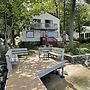 Jordan Bay Getaway Limit 8 3 Bedroom Home by RedAwning