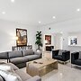 La Casa Blanca Minutes From the Beach!