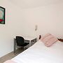 Room in Guest Room - Cuarto En Las Lomas!