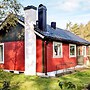 6 Person Holiday Home With Garden
