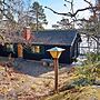 6 Person Holiday Home in Djurhamn