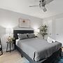 Modern 2BR Near UT Hyde Park Evonify
