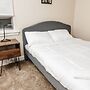 Convenient Apt W/shopping, Dining & Freeways