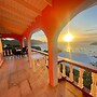 Immaculate 3 Bed Villa Overlooking Admiralty Bay