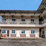 OYO 92456 Putri Homestay Syariah Near SPBU 14.282.694 (Air Hitam)
