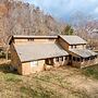 Newly remodeled 4BR lodge on Wolf Creek