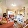 Glenelg Beach Stylish 2 Story Townhouse Sea View